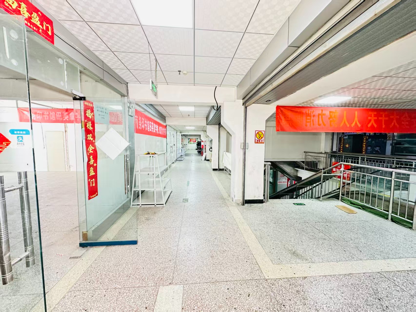 卓飞路引入人工智能技术应用场景，推动AI与商业、零售、电商、企业服务等领域融合发展。